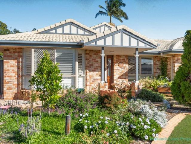 SPACIOUS BAYSIDE HOME WITH STUNNING GARDENS