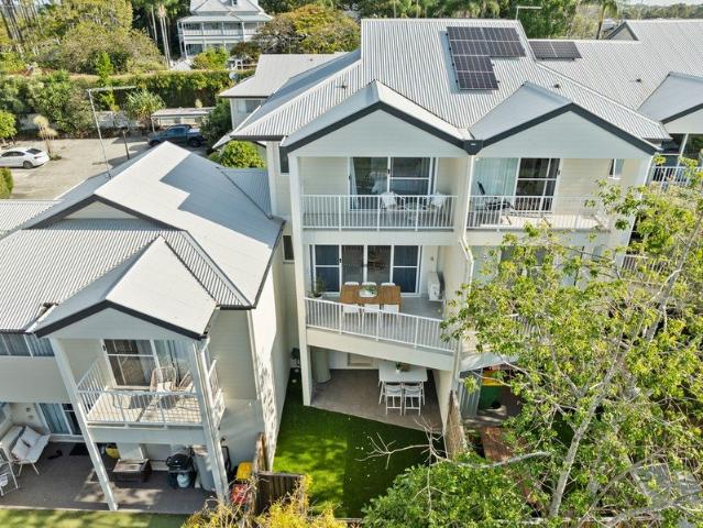 Spacious Bayside Townhouse with Water Views and Versatile Living