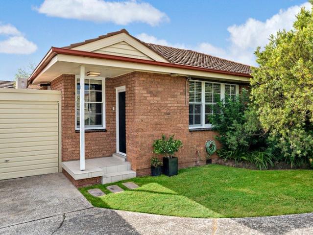 Spacious Bayside Villa with Character, Comfort & Private Courtyard