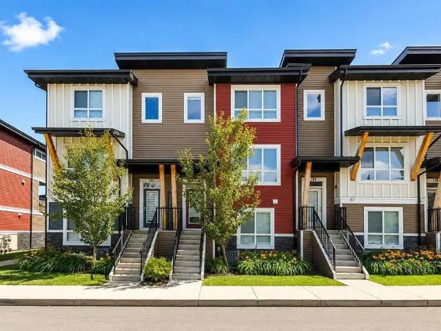 Spacious Beautifully Maintained Townhouse