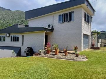 Spacious & Beautifully Presented Home â Only Approx. 20 Minutes to Mission Beach