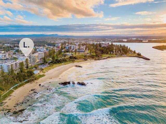 Spacious Beachside Apartment with Ocean Glimpses in the Heart of Port Macquarie
