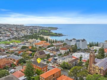 Spacious Beachside Garden Apartment in Prime Location. Great Investment/Home Buy