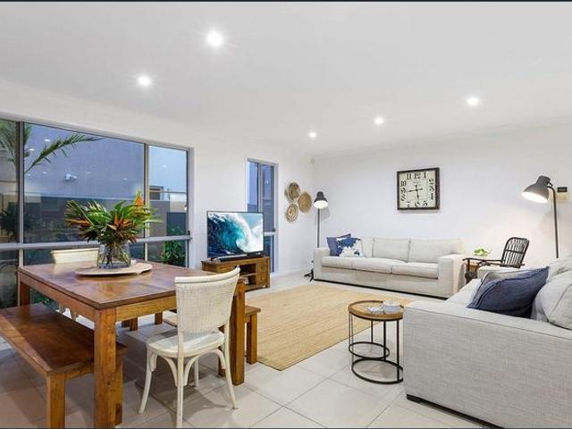 Spacious Beachside Family Home with Pool in Salt Village