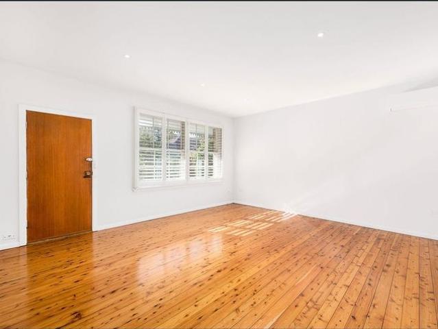 Spacious Beachside Villa in Central Location