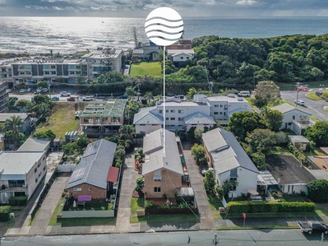 Spacious Beachside Villa in the Heart of Town