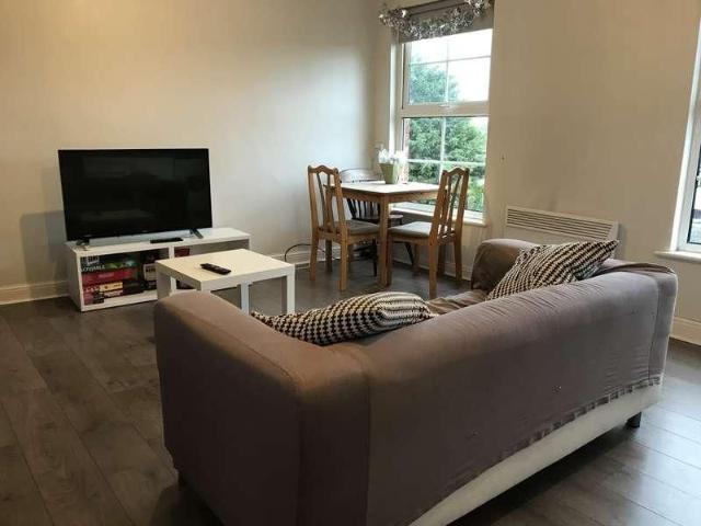 Spacious Bed Flat / Sept, LN2
