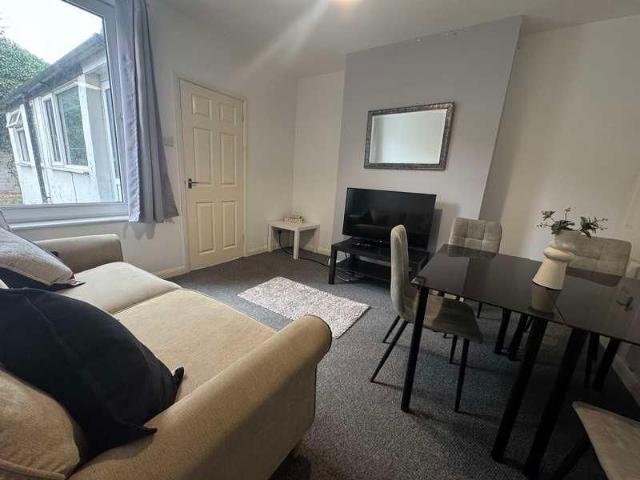 Spacious Bed House / Aug, LN5