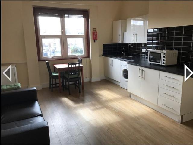Spacious Bedsit To Let in Queens Park NW6