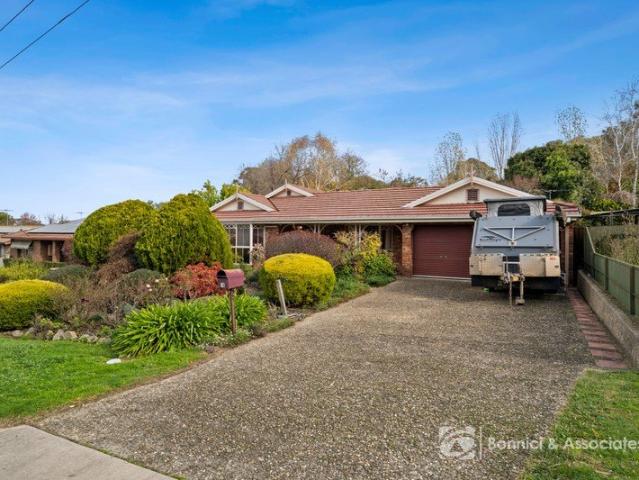 SPACIOUS BEECHWORTH HOME