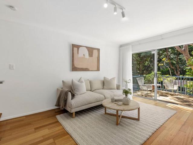 Spacious boutique townhouse + harbourside location