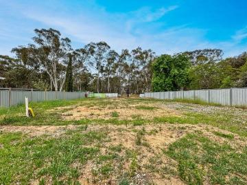 SPACIOUS BLOCK WITH TOWN SERVICES & COUNTRY FEEL