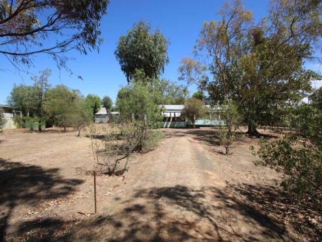 SPACIOUS BLOCK, READY TO REBUILD
