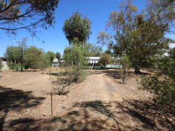 SPACIOUS BLOCK, READY TO REBUILD