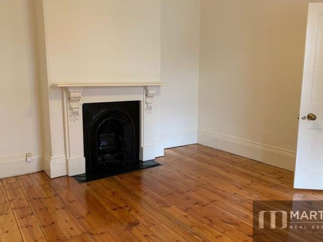 SPACIOUS BLUESTONE COTTAGE SUPERB LOCATION