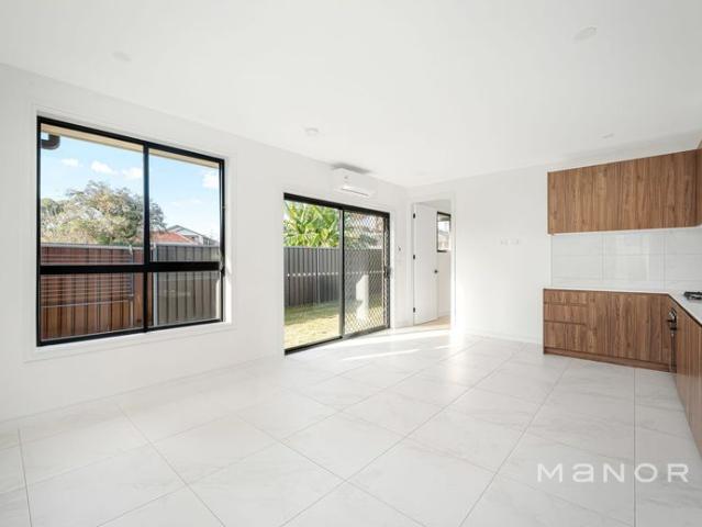 Spacious Brand New Granny Flat Water and Gas usage included