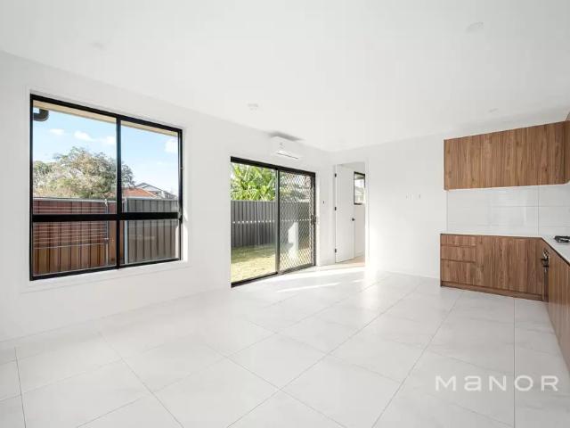 Spacious Brand New Granny Flat Water and Gas usage included