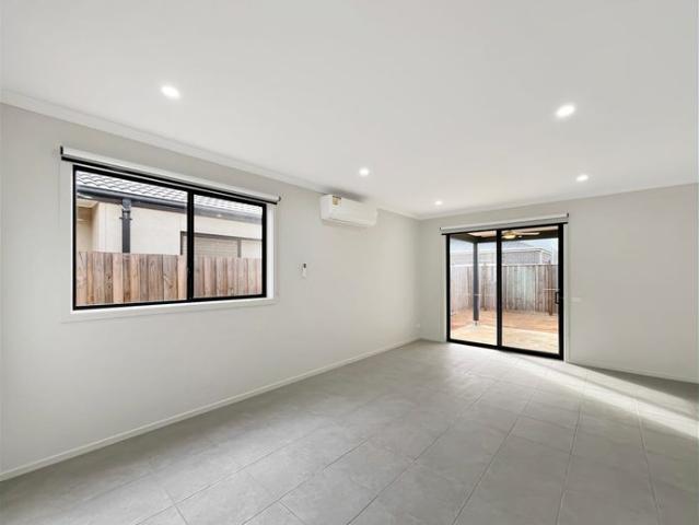 Spacious, Brand New Family Living in a Prime Armstrong Creek Location
