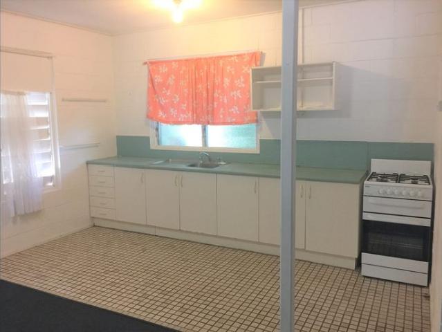 Spacious & Breezy 2 Bedroom Beachside Unit!