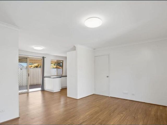 Spacious Brentwood Villa in Rossmoyne & Applecross Senior High School Catchments