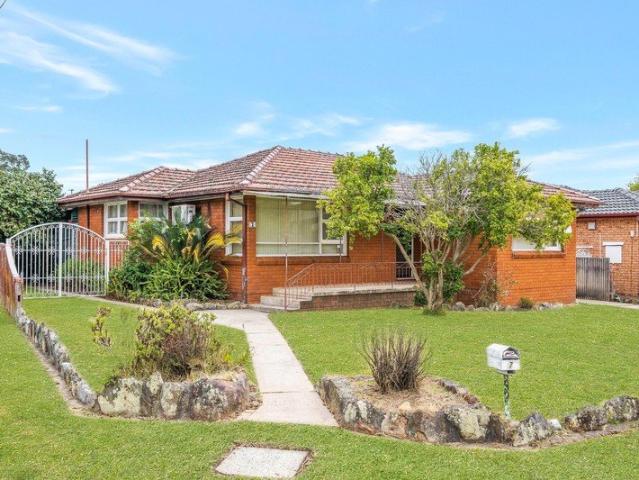 Spacious Brick Home Corner Block Position