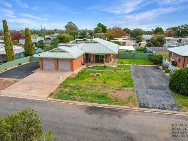 Spacious Brick Home with Beautiful Outdoor Entertaining