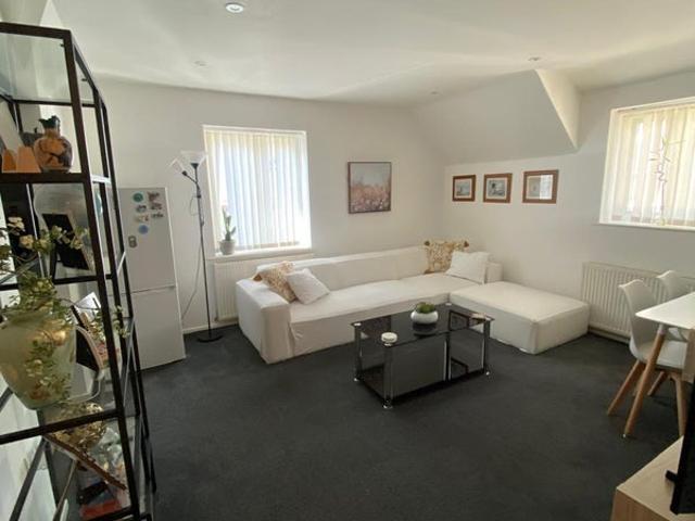Spacious & Bright 3 Bed Flat, Marine lake, Parking