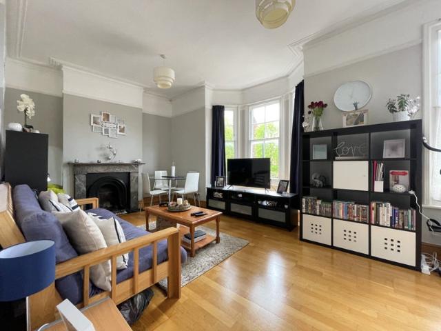 Spacious, Bright 1 Bed Apartment Great Location