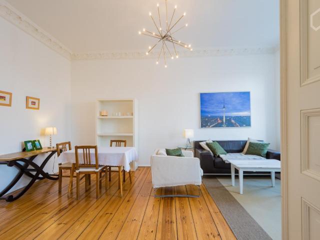 Spacious, bright 1 bedroom close to Landwehr canal, Berlin Amsterdam Apartments for Rent