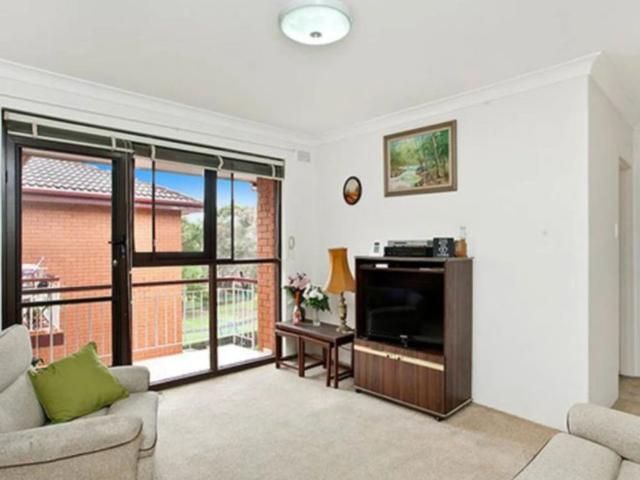 Spacious & Bright 1 Bedroom Unit