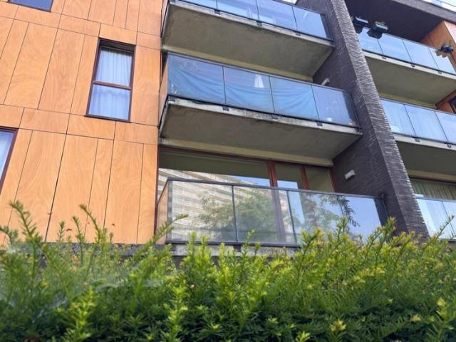 A covered car parking for rent in Evere