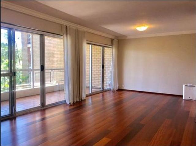 Spacious, Bright and Convenient Apartment!
