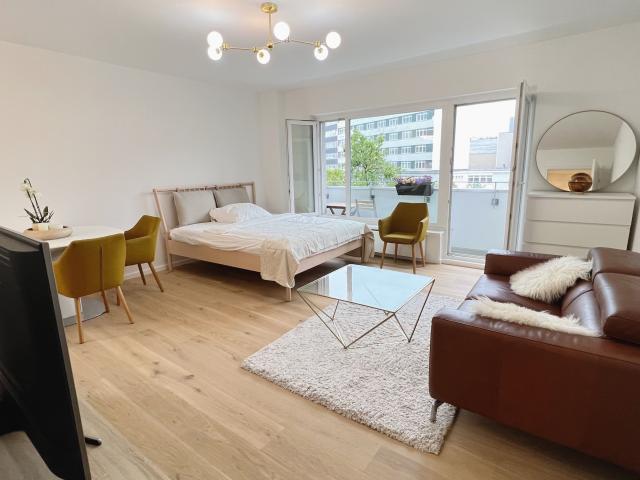Spacious, Bright and Luxurious Apartment near Kudamm and KaDeWe, Fully Furnished