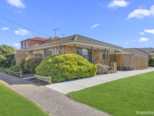 Spacious bright and spacious residence in convenient location