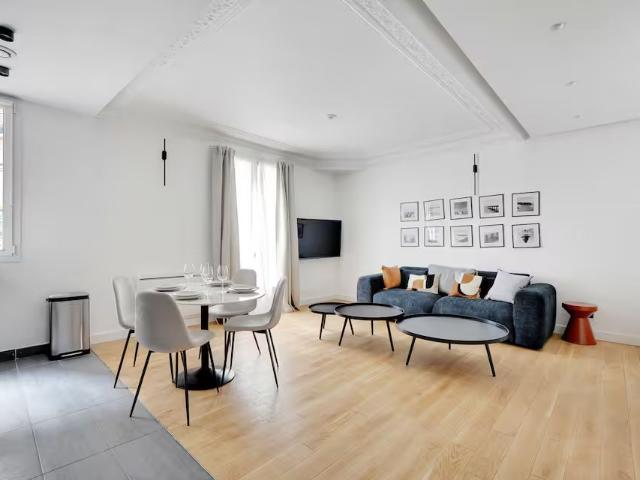 Spacious, bright and well equipped apartment, Paris Amsterdam Apartments for Rent