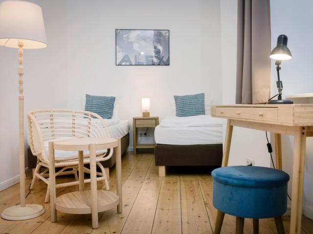 Spacious, bright apartment near Kollwitzplatz and ALEX