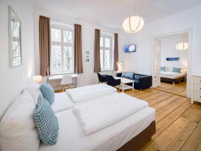 Spacious, bright apartment near Kollwitzplatz and ALEX, Berlin Amsterdam Apartments for Rent