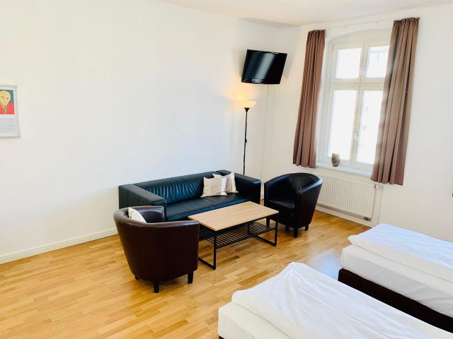 Spacious bright apartment with 3 rooms in wonderful area, Berlin Amsterdam Apartments for Rent