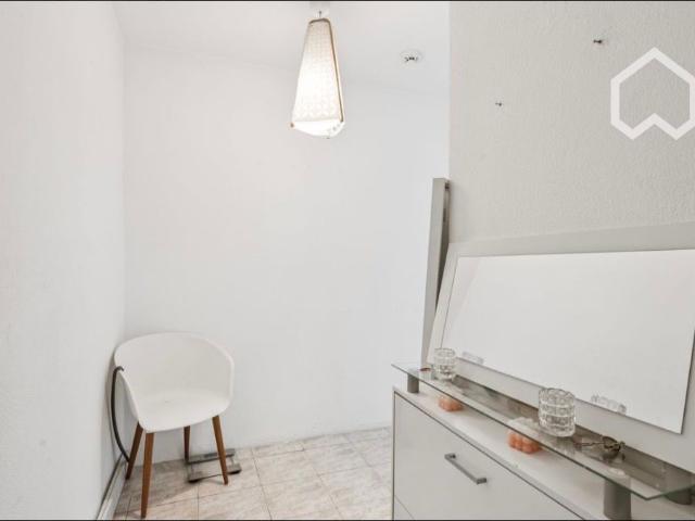 Spacious & Bright Apartment with Balcony in the Heart of Düsseldorf Pempelfort, Dusseldorf Amsterdam Apartments for Rent