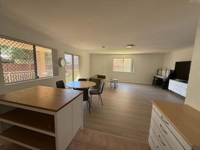 Spacious, Bright & Fully Furnished 3 Bedroom 2 Bathroom Unit in Prime Hurstville Location