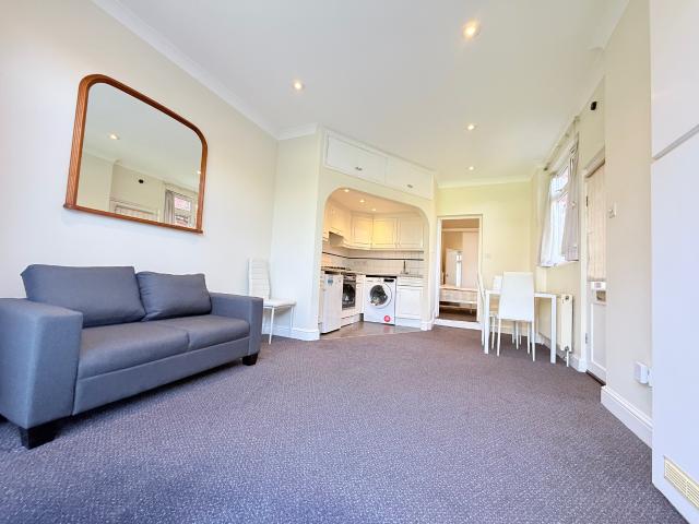 Spacious Bright Furnished ONE BED GARDEN FLAT – Flat 2, 60 Dartmouth Road, Willesden Green NW2 4HA