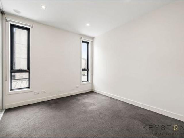 SPACIOUS BRIGHT OPEN PLAN LIVING!