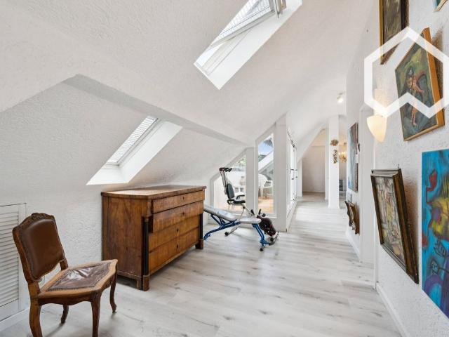Spacious, bright maisonette apartment in a quiet location, featuring a magnificent roof balcony and panoramic views Stuttgart Amsterdam Apartments for Rent