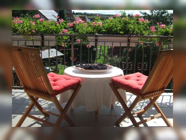 Spacious bright top floor apartment with large balcony