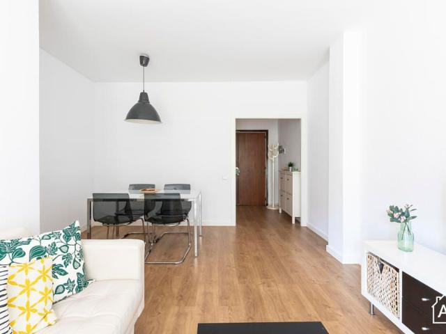 Spacious & Bright Three bedroom Apartment with Balcony in Sant Martí