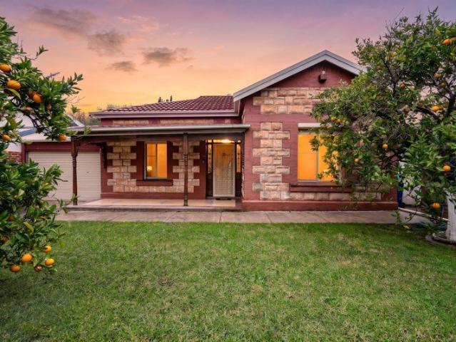 Spacious Bungalow 3km from CBD Renovate, Extend or Start Again STCC