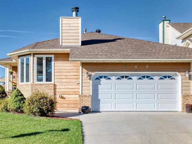 Spacious Bungalow located walking distance from Recreation Center! — 4 Bedrooms House