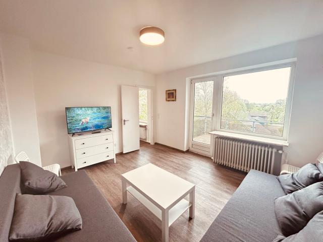 Spacious Business Apartment with Balcony Terrace in Hamburg
