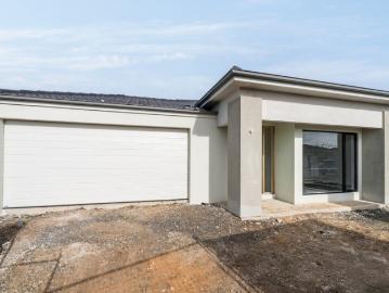 Spacious Carlisle Home in Coridale Estate with Side Access & Club Facilities