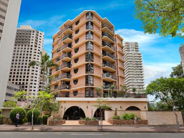 spacious cbd apartment *unfurnished